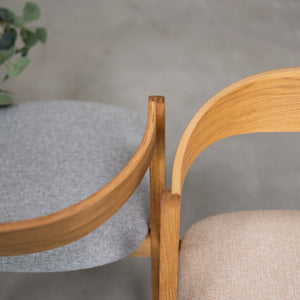 Set van 2 of 4 Oscar massief eiken eetkamerstoelen, gestoffeerd | VESKOR