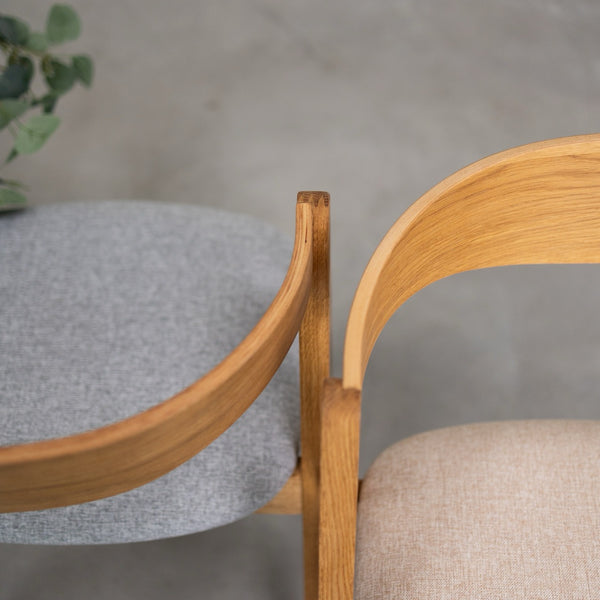 Set van 2 of 4 Oscar massief eiken eetkamerstoelen, gestoffeerd | VESKOR