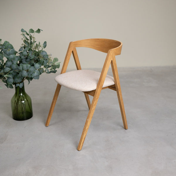 Set van 2 of 4 Oscar massief eiken eetkamerstoelen, gestoffeerd | VESKOR