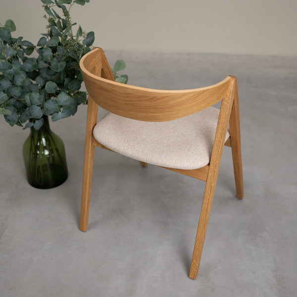 Set van 2 of 4 Oscar massief eiken eetkamerstoelen, gestoffeerd | VESKOR