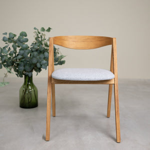 Set van 2 of 4 Oscar massief eiken eetkamerstoelen, gestoffeerd | VESKOR