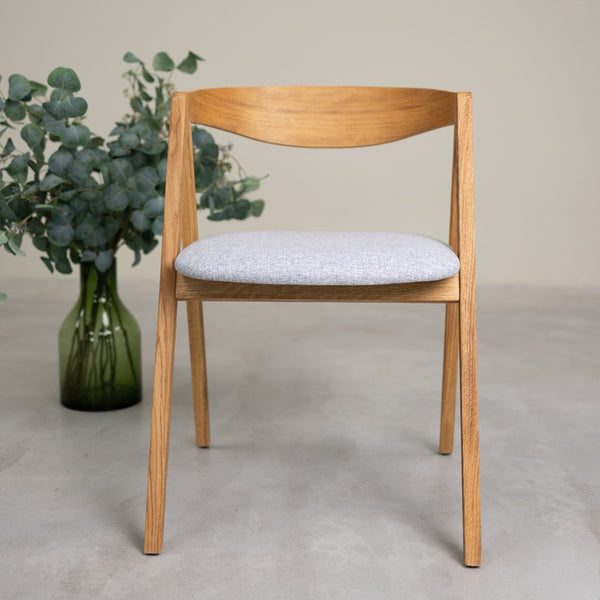 Set van 2 of 4 Oscar massief eiken eetkamerstoelen, gestoffeerd | VESKOR