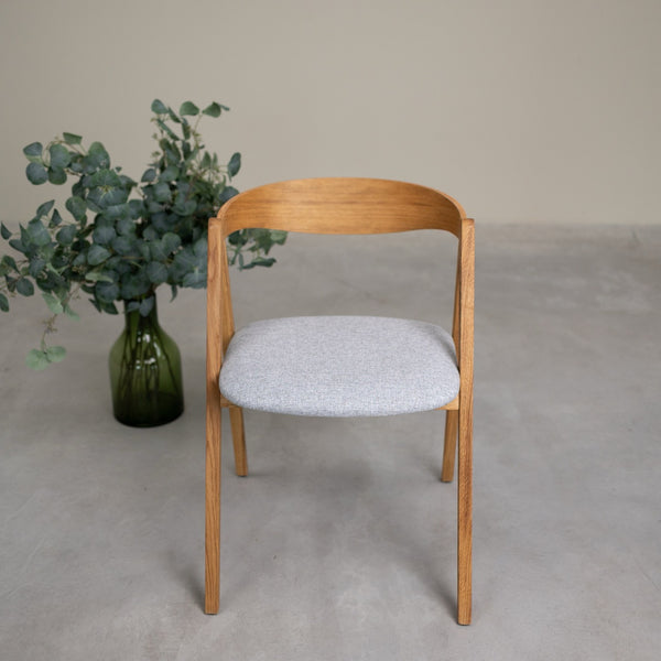 Set van 2 of 4 Oscar massief eiken eetkamerstoelen, gestoffeerd | VESKOR