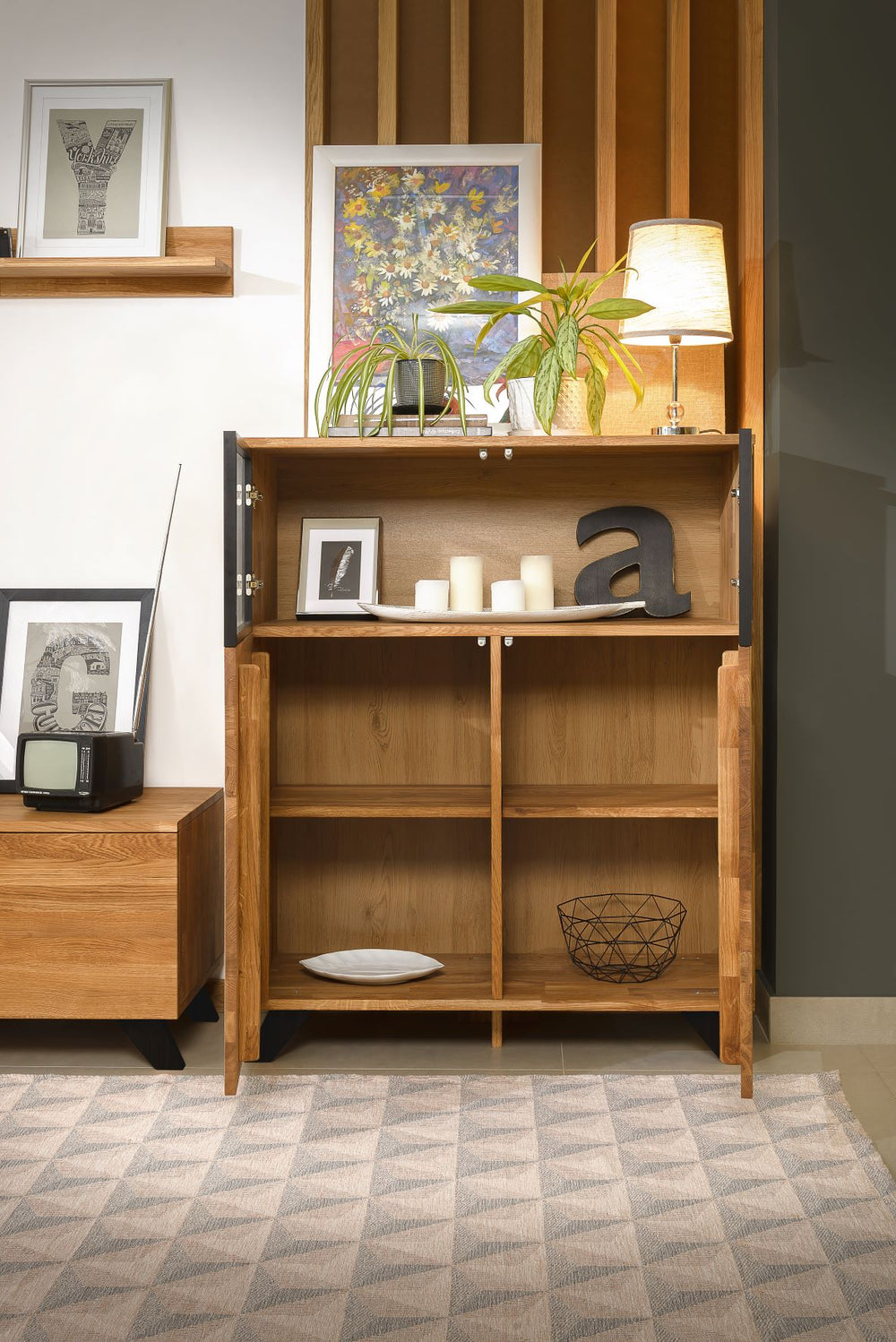 NordicStory ladekast in massief eikenhout met zwart metalen poten Moritz