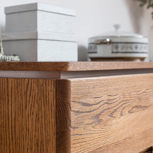 NordicStory Ladekast of TV-meubel in massief eikenhout met een rustiek Scandinavisch design 