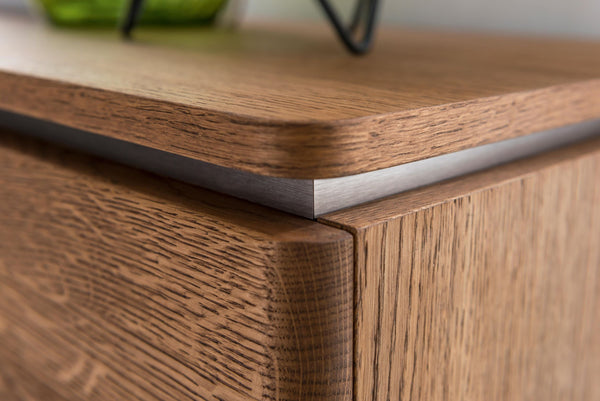 NordicStory Ladekast of TV-meubel in massief eikenhout met een rustiek Scandinavisch design 