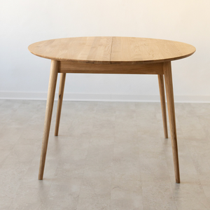Uitschuifbare eettafel in massief eiken Escandi 4, 120-155 x 120 x 75 cm | NordicStory